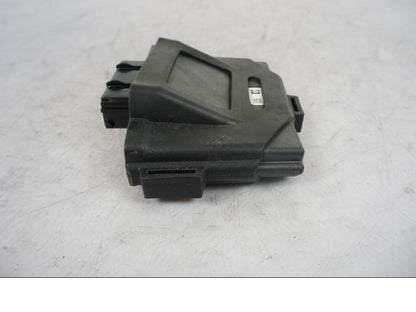 Snett nerifrån på CDI / ECU från en KTM 1290 Super Duke R -2021 motorcykel.