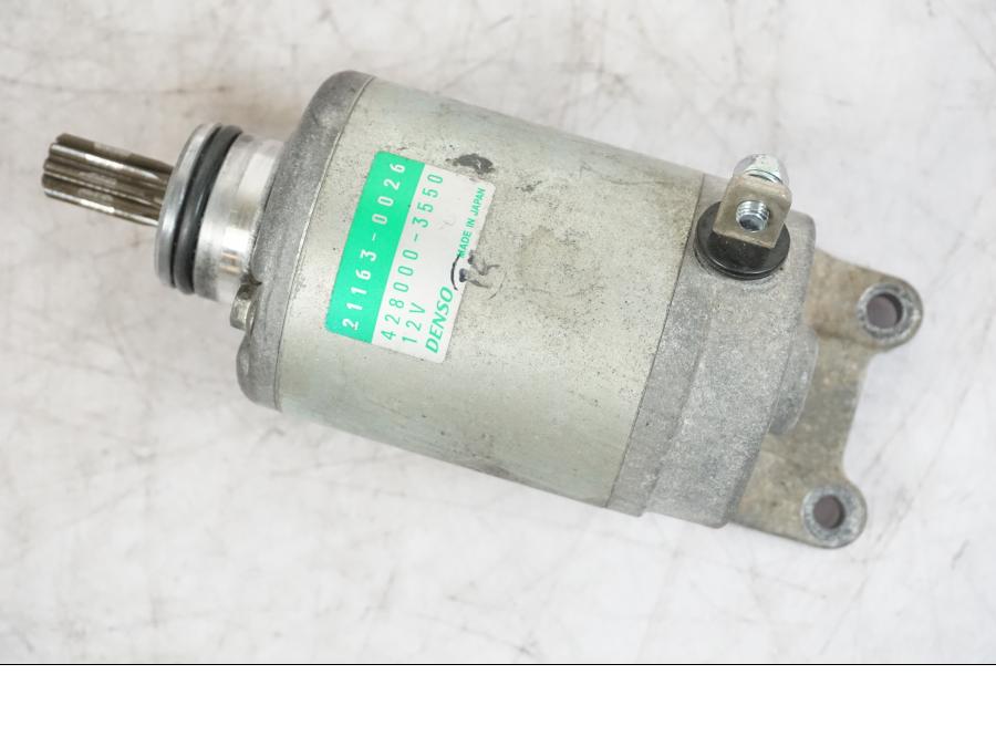 Baksidan på Startmotor från en Kawasaki ZX-6R -2006 motorcykel.