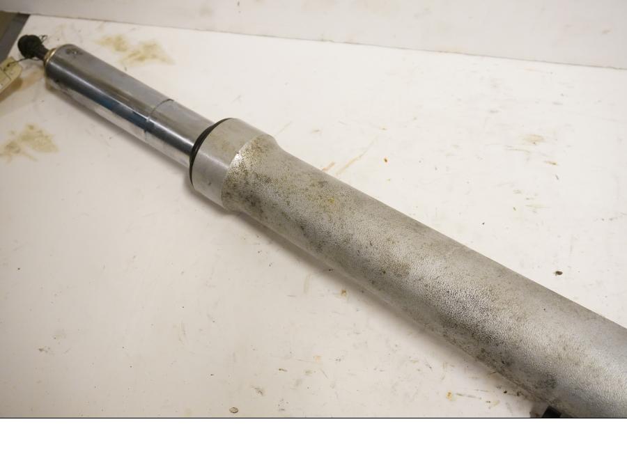 Höger sida på Gaffelben från en BMW K 1200 LT -2004 motorcykel.