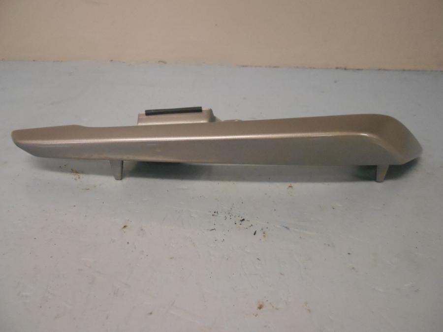 Baksidan på Passagerarhandtag från en Honda CB500x -2014 motorcykel.