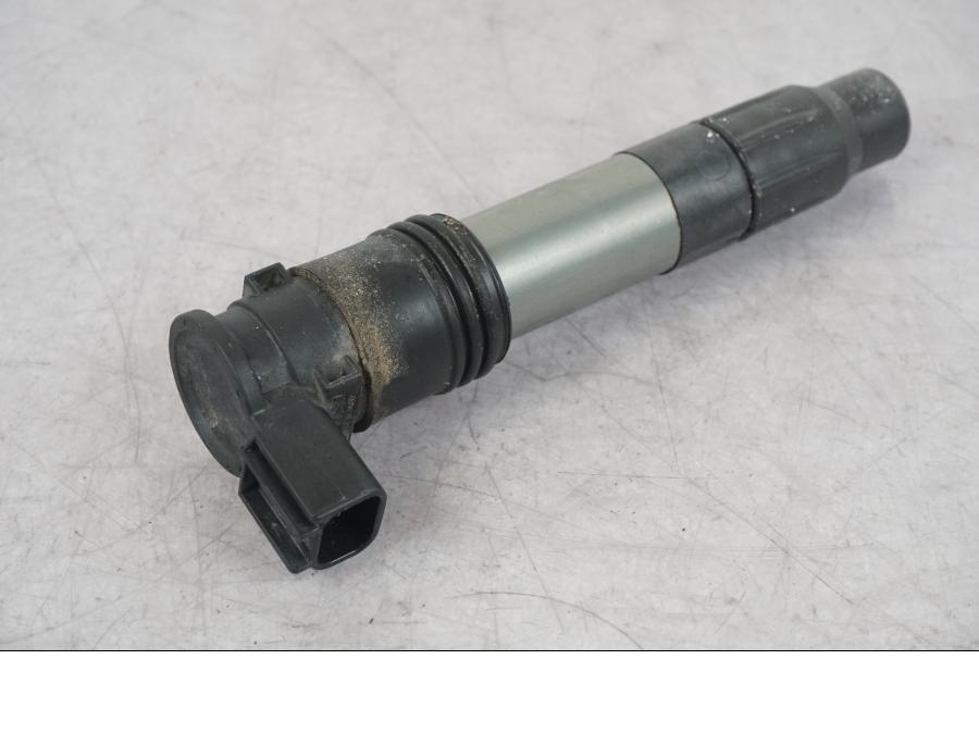 Vänster sida på Tändspole från en KTM 1290 Super Adventure R -2018 motorcykel.