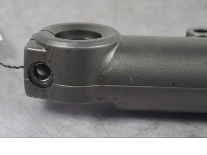 Snett nerifrån på Gaffelben från en Kawasaki ER-6N -2009 motorcykel.