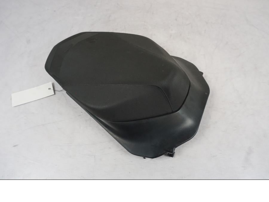 Framsidan på Sadel från en KTM 790 Duke -2018 motorcykel.