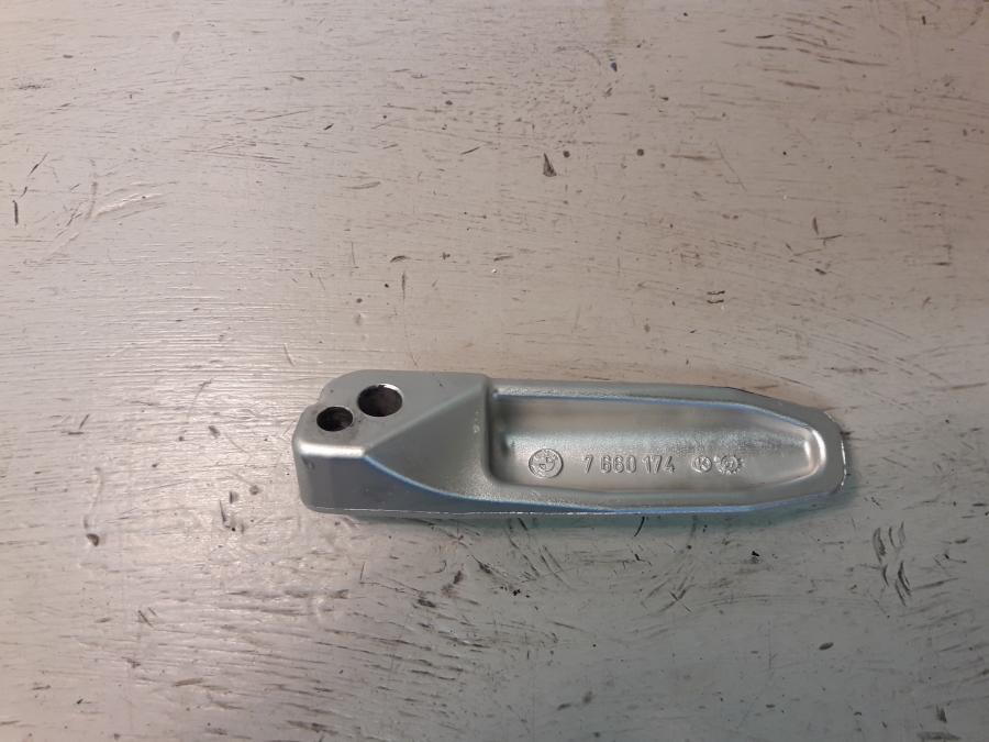 Baksidan på Fotpinne från en BMW K 1200 S -2008 motorcykel.