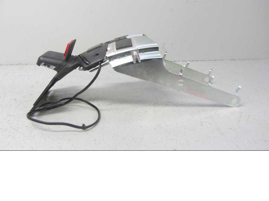 Vänster sida på Skylthållare från en H-D FLSS Softail Slim -2016 motorcykel.