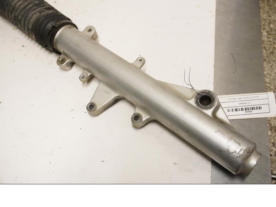 Baksidan på Gaffelben från en Triumph Tiger -2002 motorcykel.