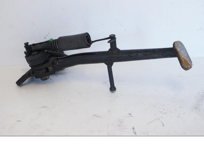 Vänster sida på Sidostöd från en Honda CBR 900 RR -2001 motorcykel.