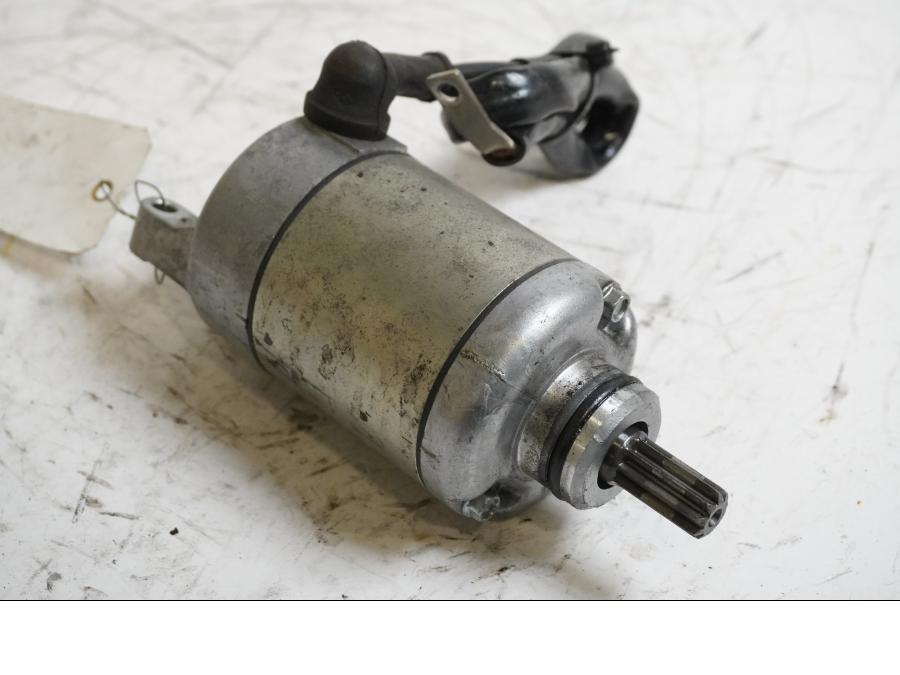 Framsidan på Startmotor från en Honda CBR 600 -2002 motorcykel.