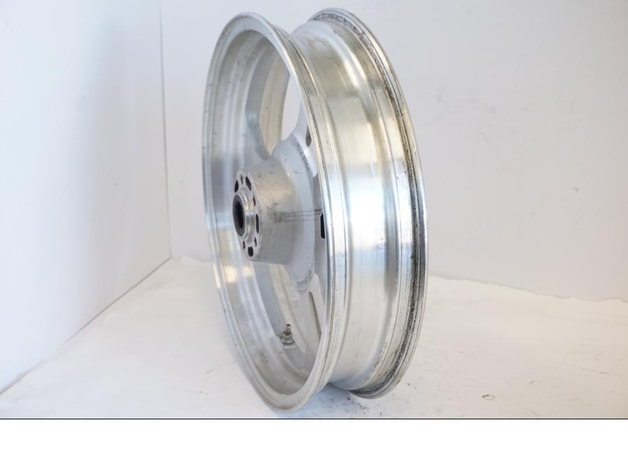 Snett uppifrån på Fälg från en Kawasaki VN 1500 Mean Streak -2002 motorcykel.