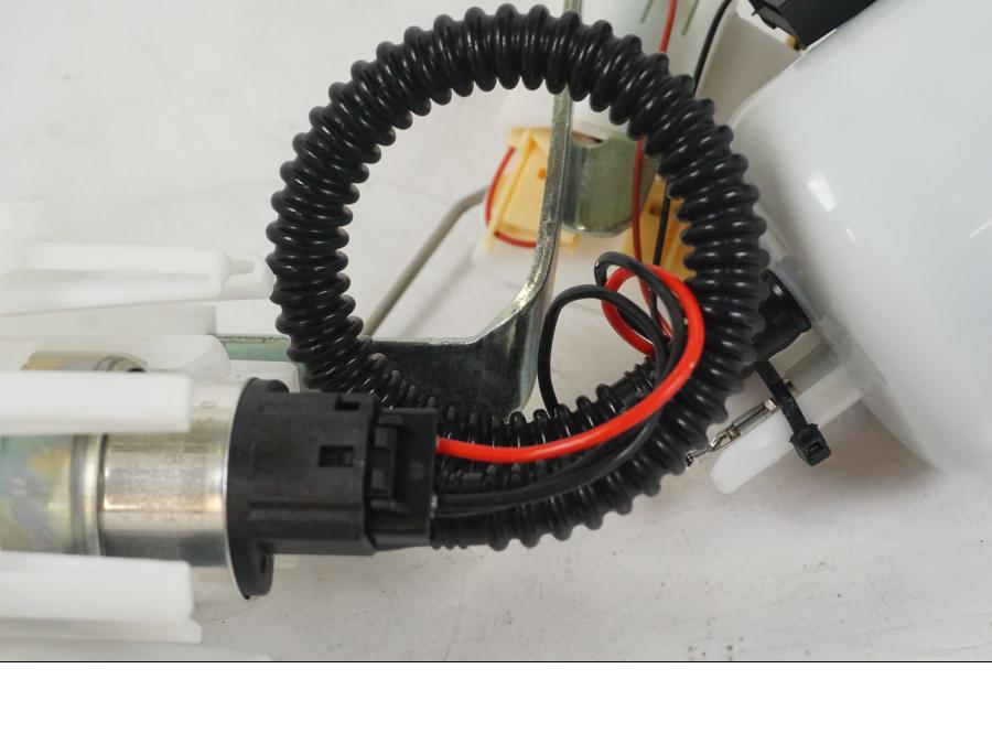 Extrabild1 på Bensinpump insprut från en BMW R 1250 GS -2021 motorcykel.