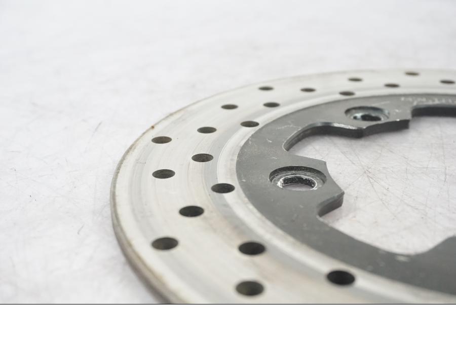 Baksidan på Bromsskiva från en Suzuki GSX-R 750 -2000 motorcykel.