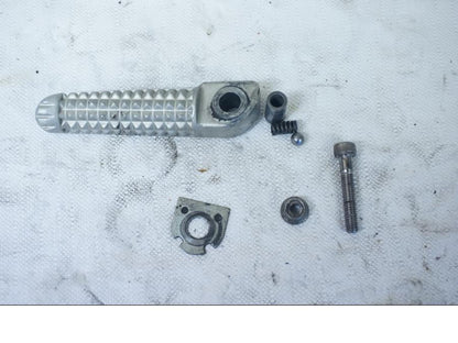 Framsidan på Fotpinne från en Yamaha YZF 1000 R1 -2002 motorcykel.