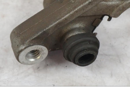 Höger sida på Bromsoksfäste från en Honda CB 750 SF -1999 motorcykel.