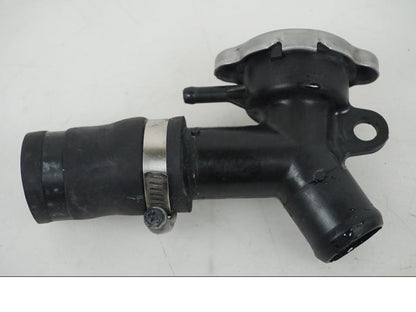 Höger sida på Vattentermostathus från en Honda CBR 1000 -2005 motorcykel.