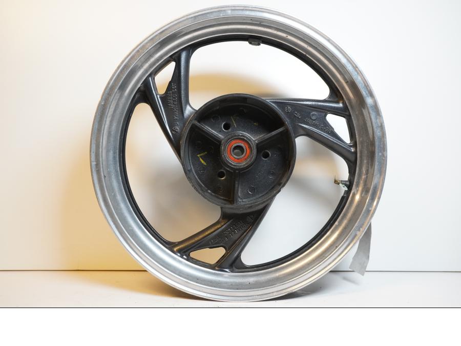 Framsidan på Fälg från en Yamaha TDM 850 -1996 motorcykel.