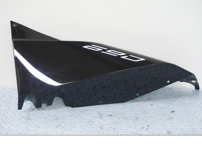 Framsidan på Sidopanel från en KTM 690 Duke -2008 motorcykel.