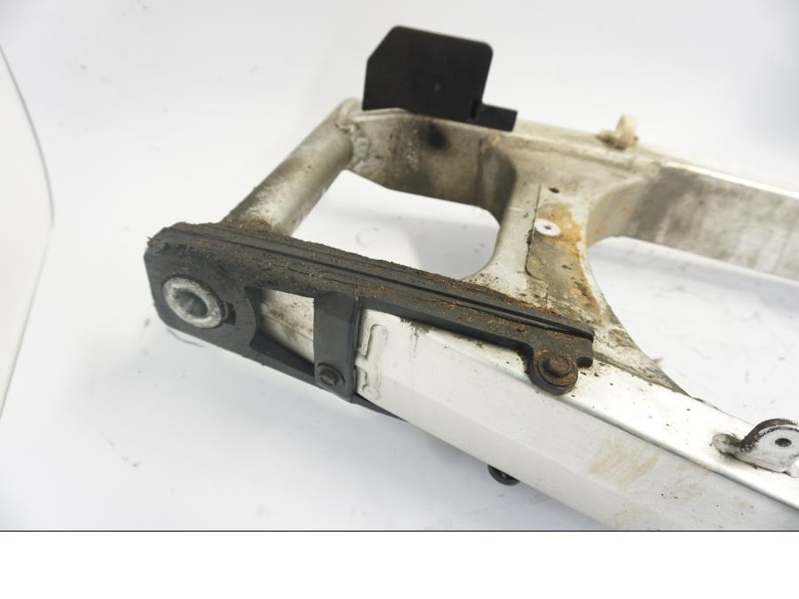 Vänster sida på Sving från en Suzuki DL 1000 -2003 motorcykel.