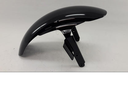 Baksidan på Framskärm från en H-D Softail Breakout FXSB -2017 motorcykel.