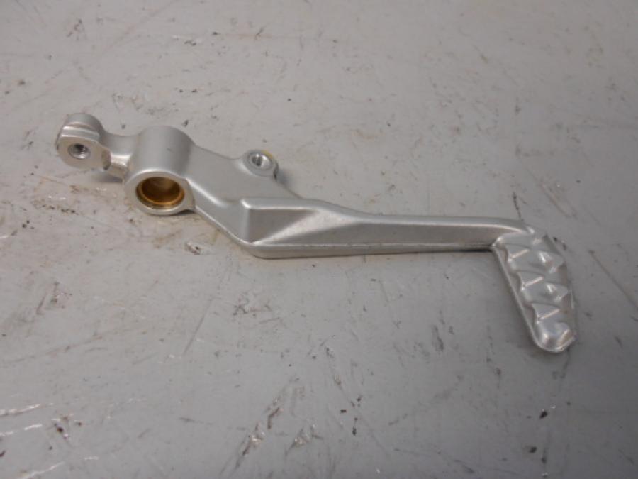 Framsidan på Bromspedal från en Ducati 1199 Panigale -2017 motorcykel.