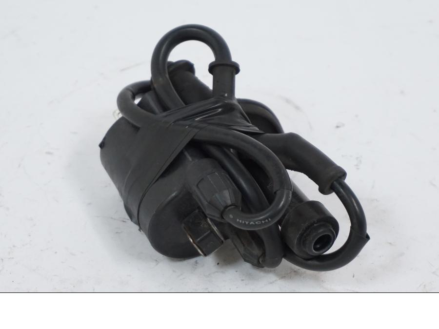 Vänster sida på Tändspole från en Honda VT 600 C -1995 motorcykel.