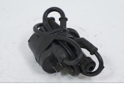 Vänster sida på Tändspole från en Honda VT 600 C -1995 motorcykel.