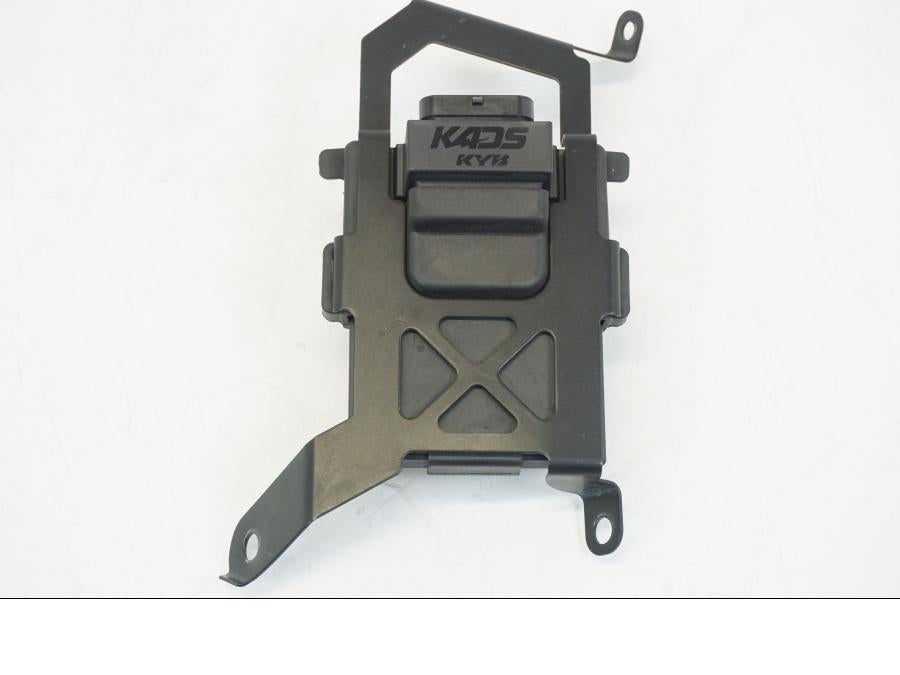 Framsidan på Styrdon från en Yamaha MT-09 Tracer -2021 motorcykel.