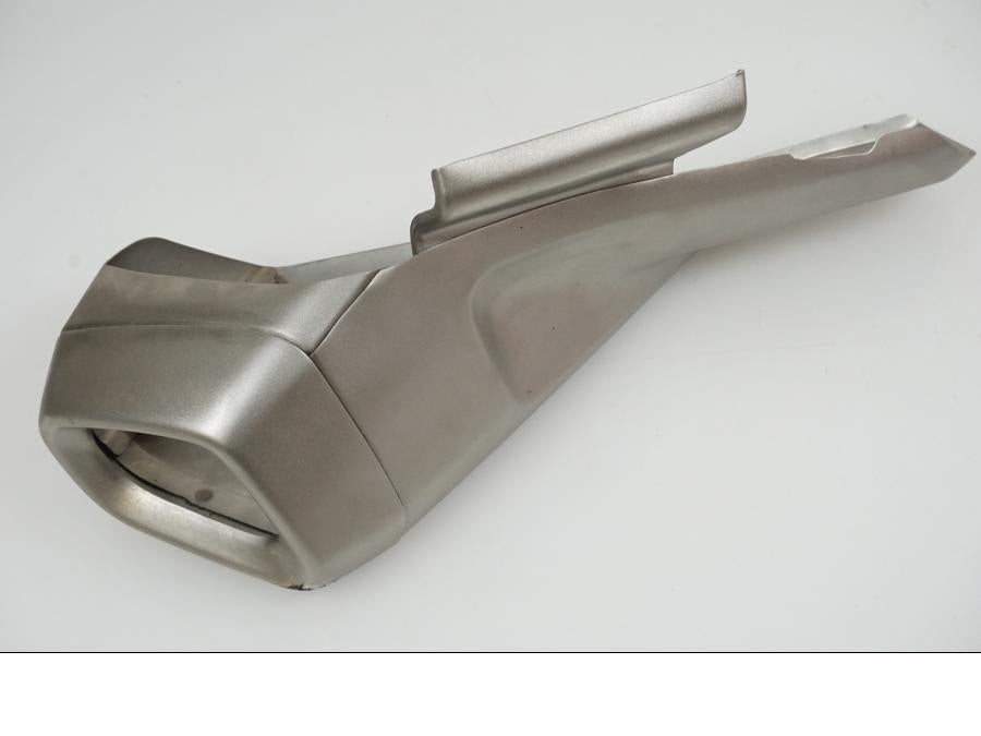 Baksidan på Ljuddämpardekor från en Honda CB 650 R -2021 motorcykel.