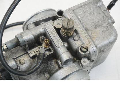 Snett uppifrån på Förgasare från en Honda NSR 125 -1991 motorcykel.