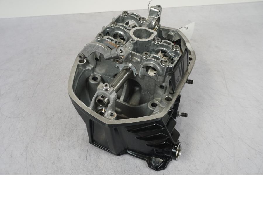 Snett uppifrån på Topplock från en BMW R 1250 GS -2023 motorcykel.