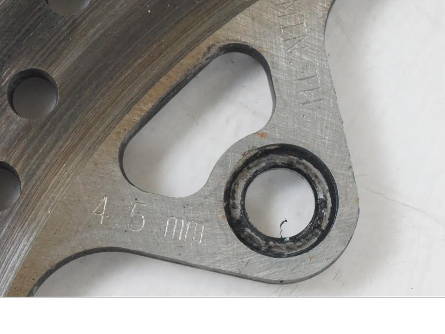 Höger sida på Bromsskiva från en BMW R 1250 GS -2021 motorcykel.