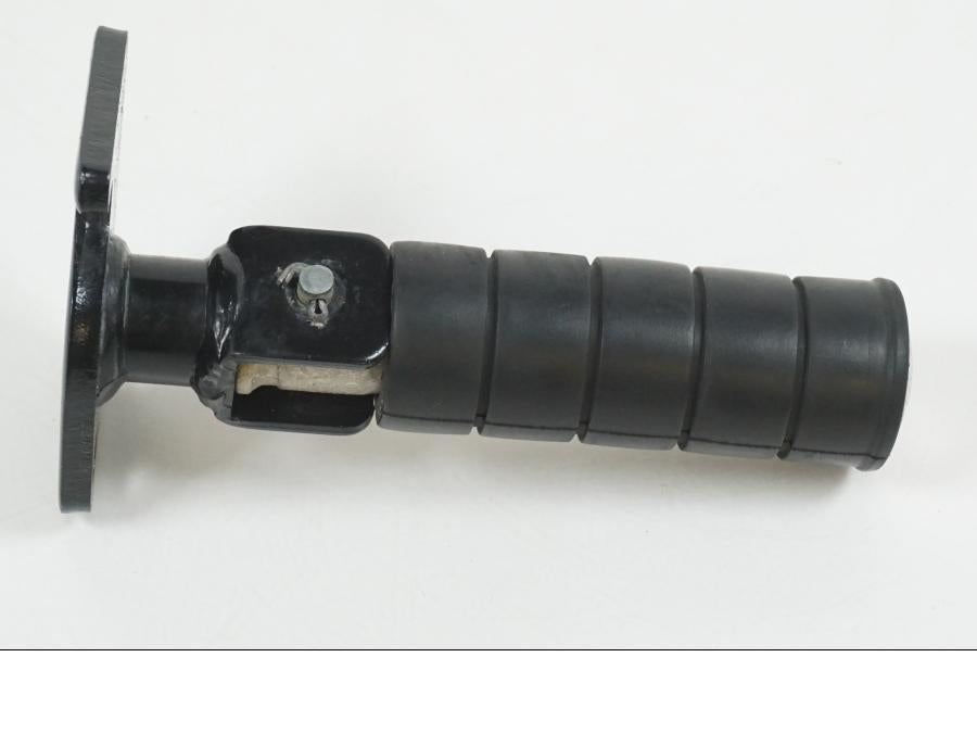 Framsidan på Fotpinne från en Yamaha XVS 1100 -2003 motorcykel.