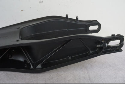 Höger sida på Sving från en KTM 1290 Super Adventure S -2022 motorcykel.