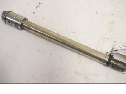 Framsidan på Axel från en Yamaha MT-07 Tracer -2016 motorcykel.