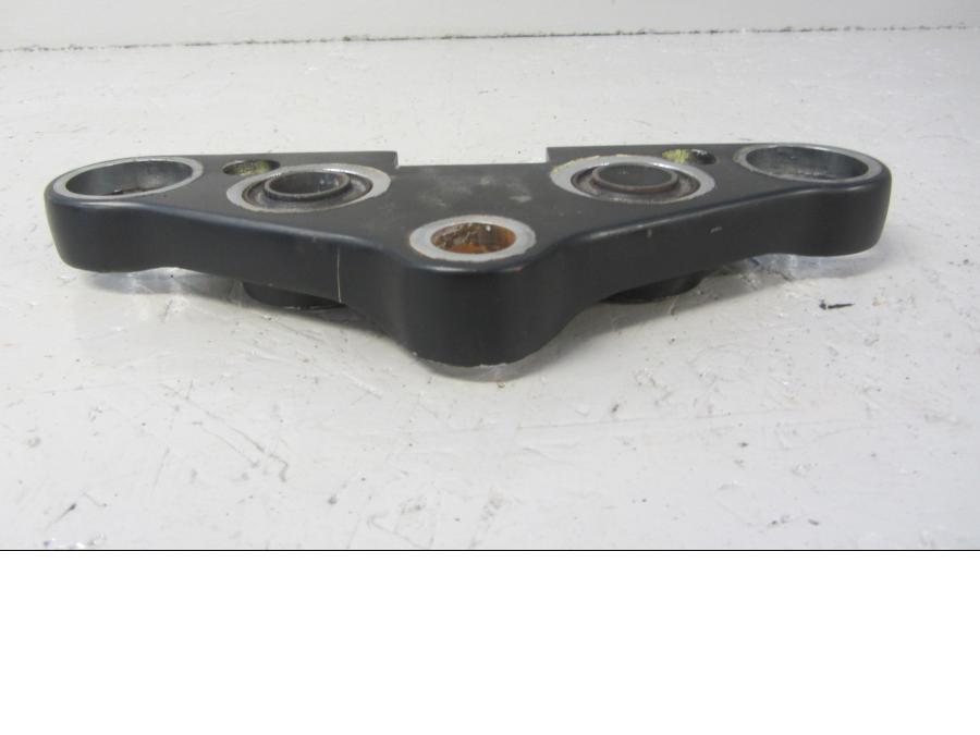 Baksidan på Gaffelkrona från en Suzuki VS 1400 -1996 motorcykel.