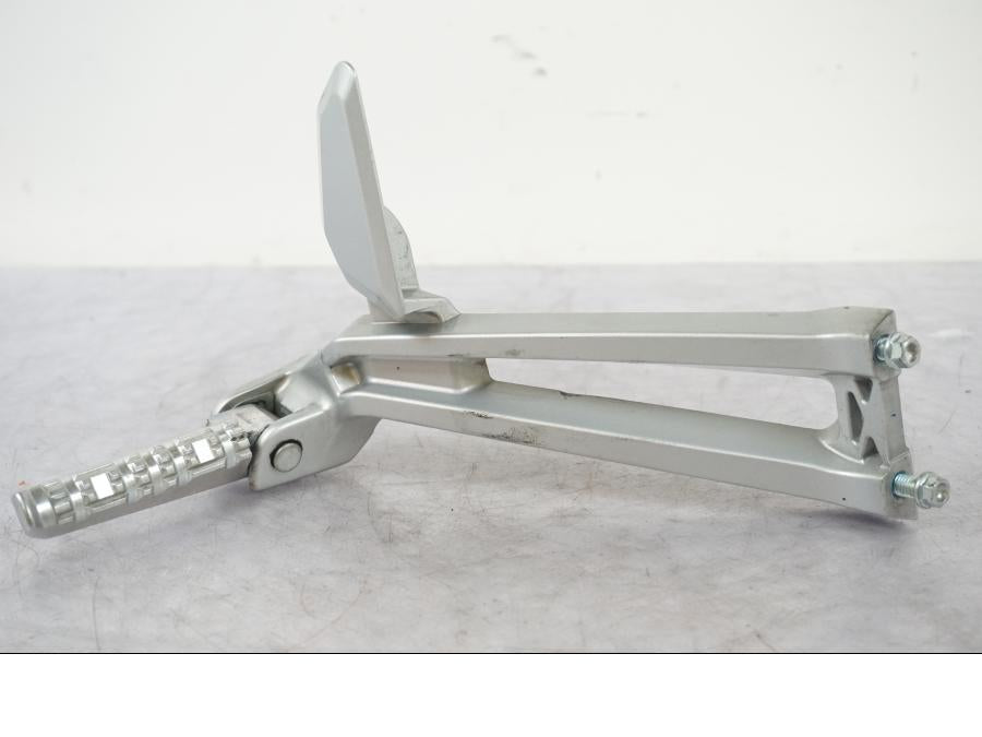 Framsidan på Fotpinne från en Yamaha MT 125 -2017 motorcykel.