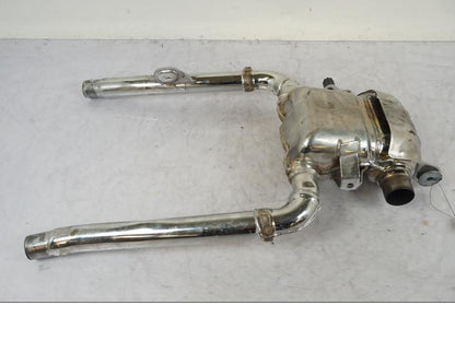 Baksidan på Mellanburk från en Triumph Bonneville T120 -2021 motorcykel.