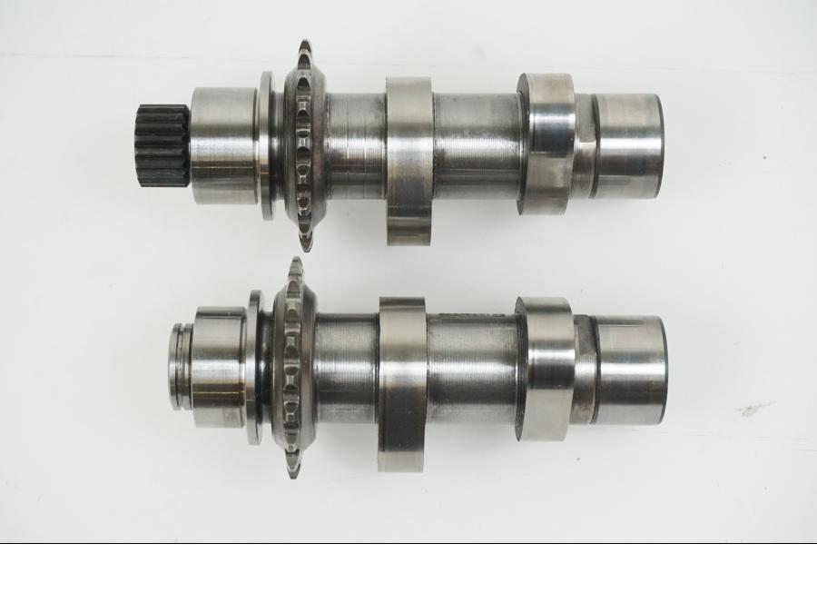 Höger sida på Kamaxel från en H-D Touring Road King Classic FLHRCI -2007 motorcykel.