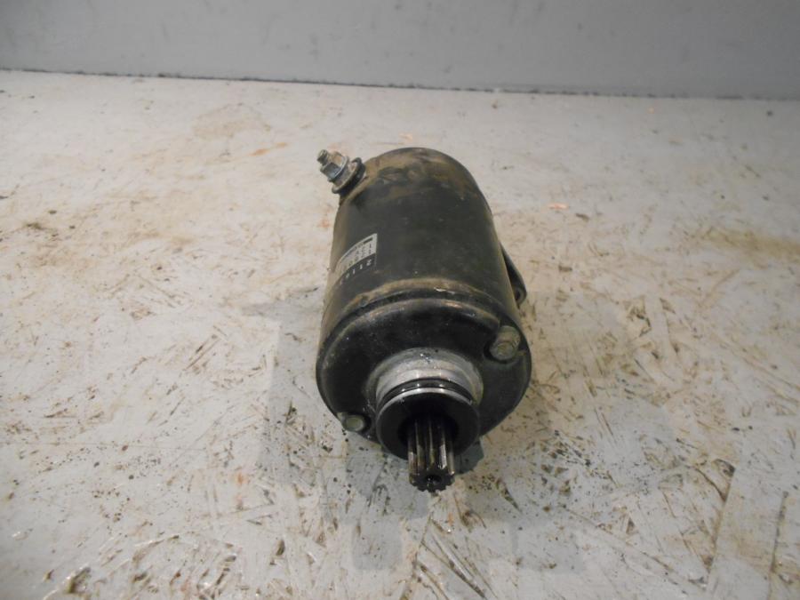 Framsidan på Startmotor från en Kawasaki ZXR 750 -1994 motorcykel.