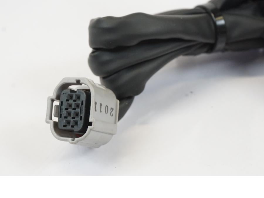 Baksidan på Styrelreglage från en Triumph Trident -2021 motorcykel.