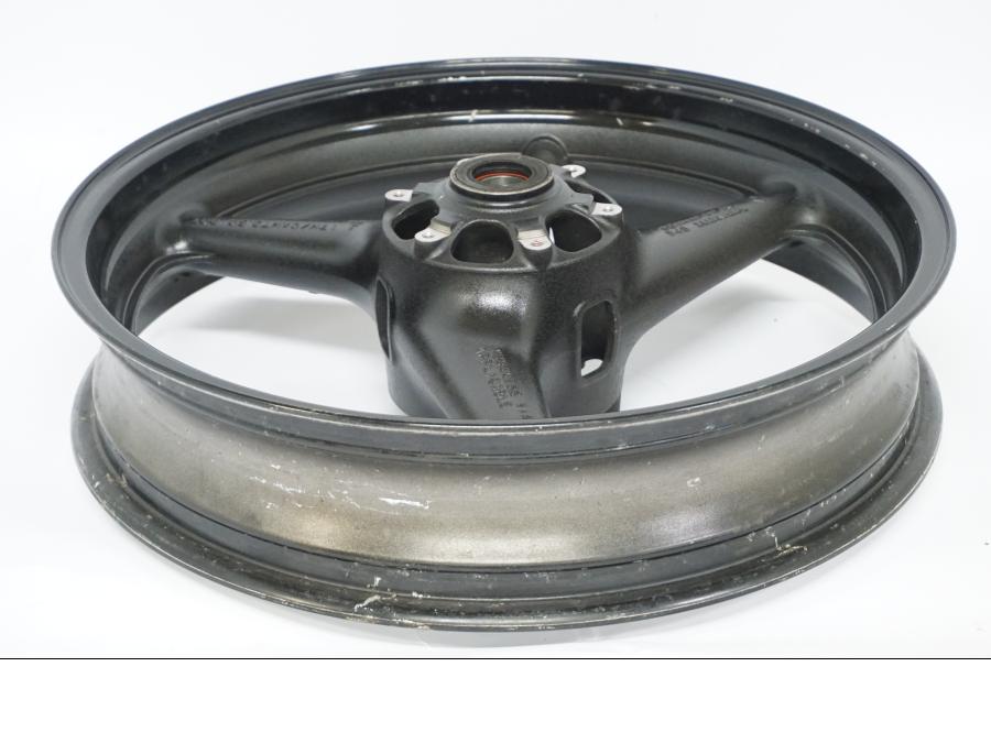 Snett uppifrån på Fälg från en Honda CBR 900 RR -2002 motorcykel.