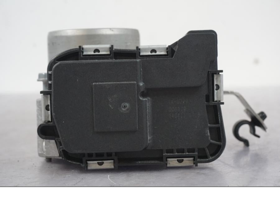 Snett uppifrån på Spjällhus från en BMW K 1600 GTL -2015 motorcykel.