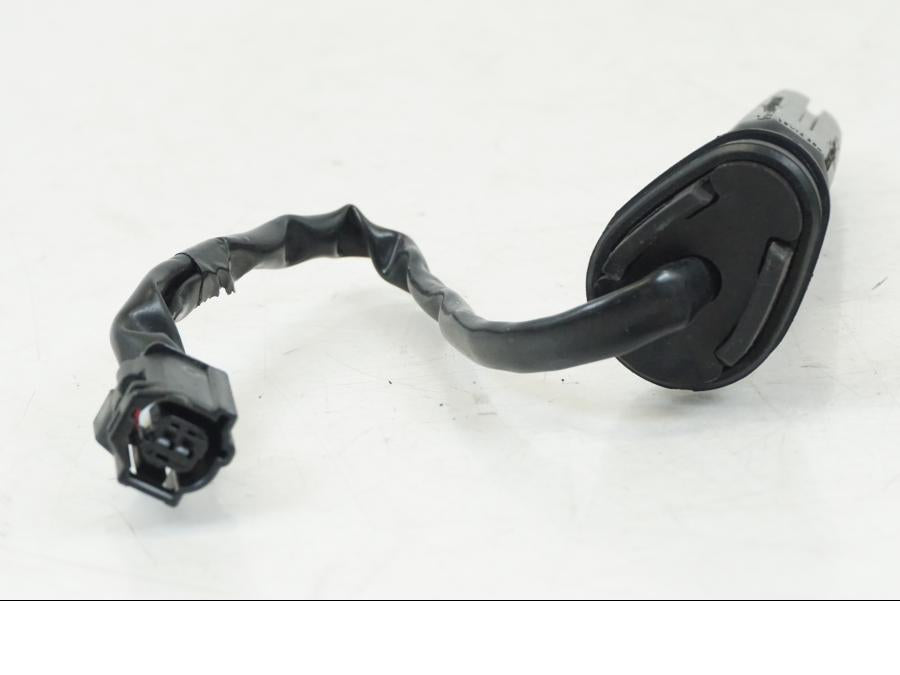 Snett nerifrån på Blinkers LED från en Yamaha MT-09 -2021 motorcykel.