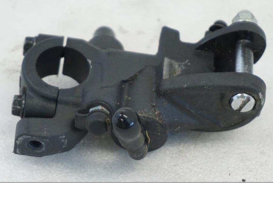 Baksidan på Bromshuvudcylinder från en Honda CBR 1000 RR -2010 motorcykel.