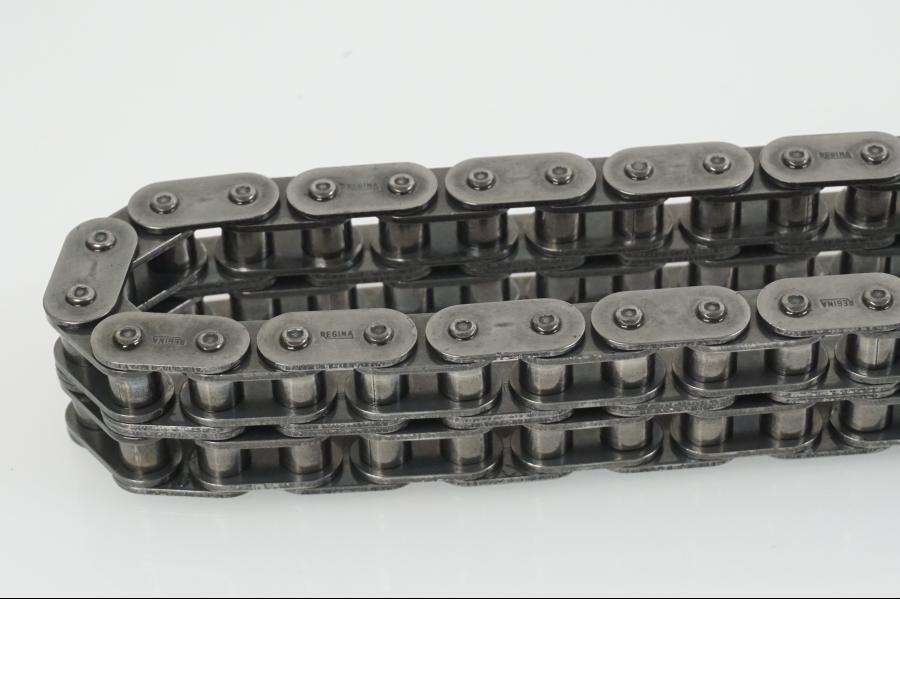 Baksidan på Kedja från en H-D Touring Road King Custom FLHRSI -2004 motorcykel.