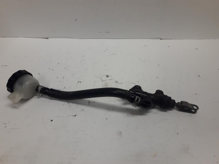 Framsidan på Bromshuvudcylinder från en Triumph Tiger -1999 motorcykel.