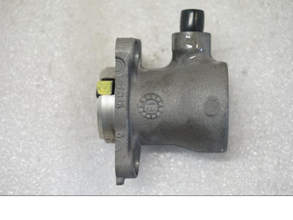 Höger sida på Kopplingslavcylinder från en Ducati Monster 796 -2013 motorcykel.