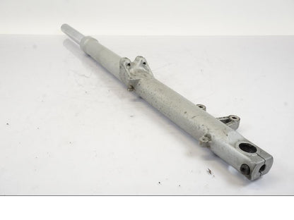 Framsidan på Gaffelben från en BMW R 1150 RS -2003 motorcykel.