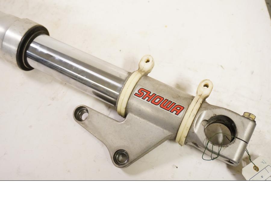 Baksidan på Gaffelben från en Ducati 748 -2001 motorcykel.