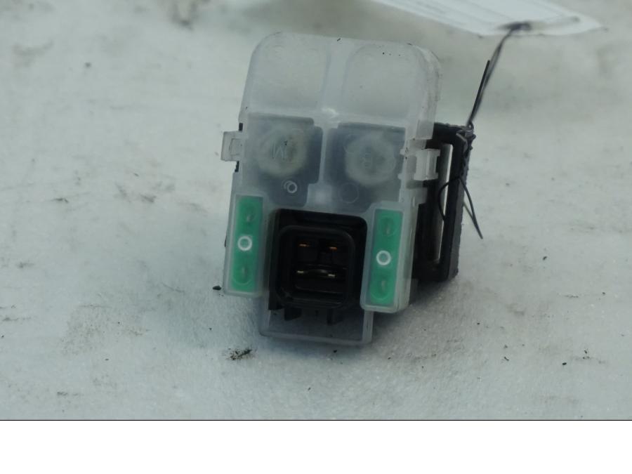 Höger sida på Startrelä från en Suzuki DL 1000 -2016 motorcykel.