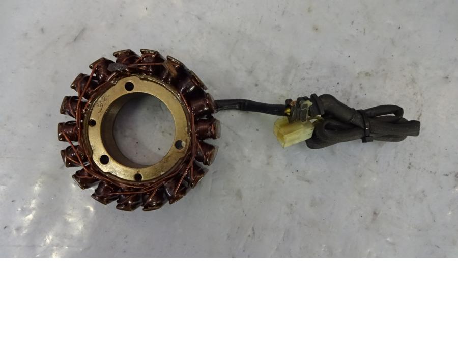 Framsidan på Generator från en Honda VTR 1000 F -1997 motorcykel.